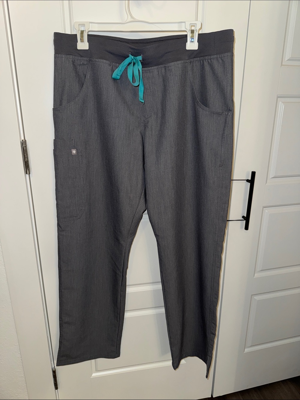 🔹LARGE FIGS KADE STRAIGHT LEG SCRUB PANT - graphite
